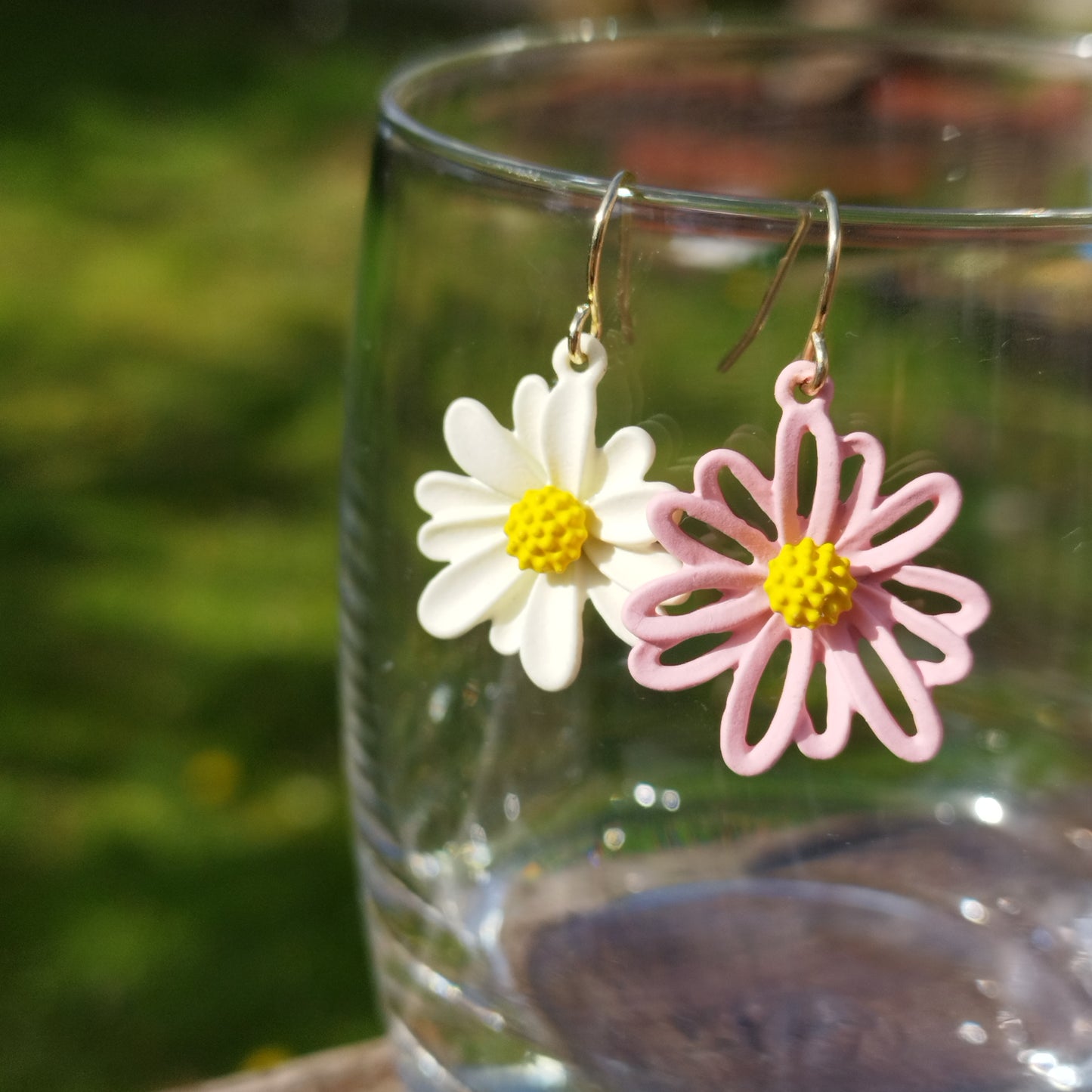 Daisy Drop Earrings * Pink & White flowers * Cute daisies dangle earrings *