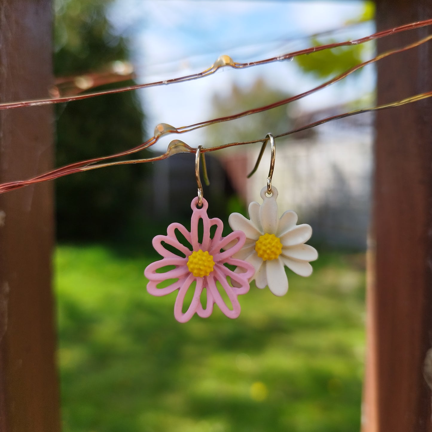 Daisy Drop Earrings * Pink & White flowers * Cute daisies dangle earrings *