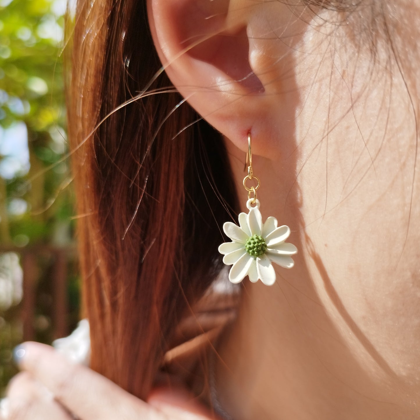 Daisy Drop Earrings * Green & White flowers * Cute daisies dangle earrings