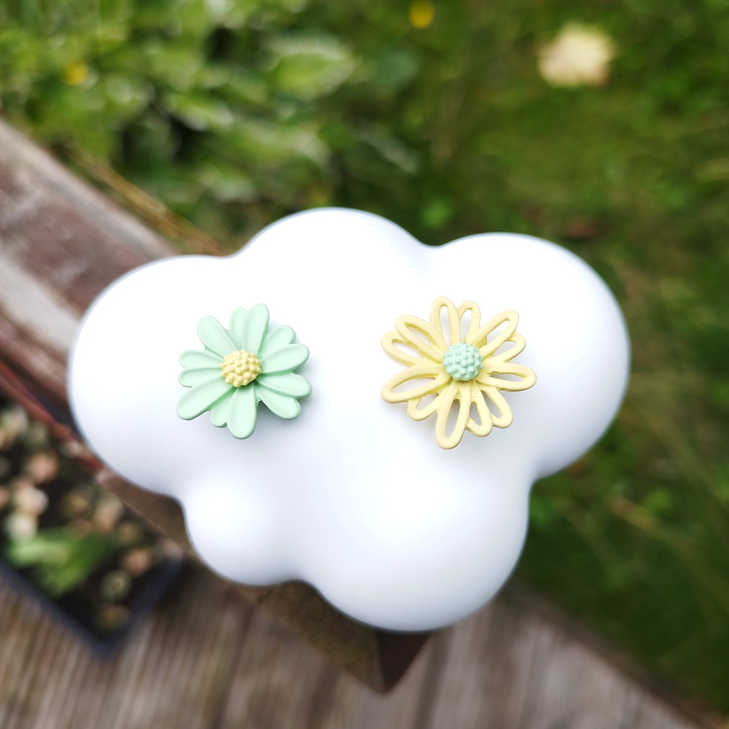 Daisy Stud Earrings * Yellow & Green flowers * Cute daisies earrings