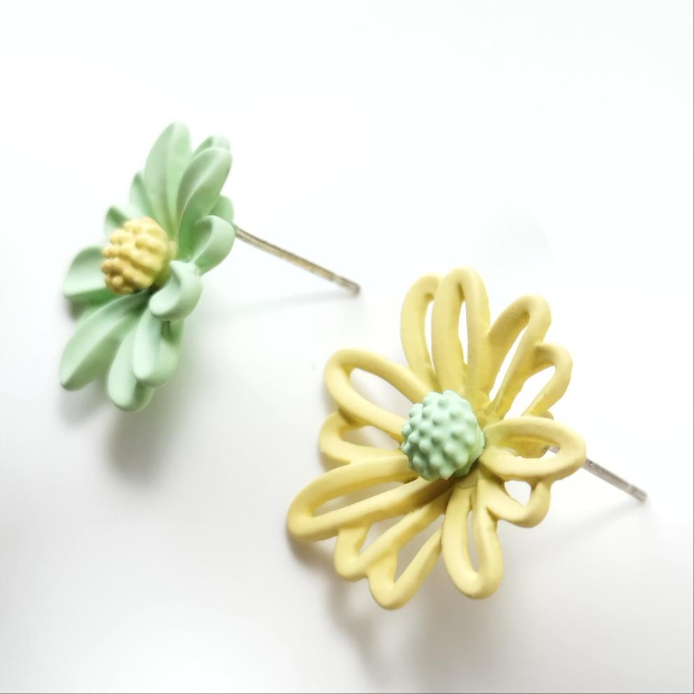 Daisy Stud Earrings * Yellow & Green flowers * Cute daisies earrings